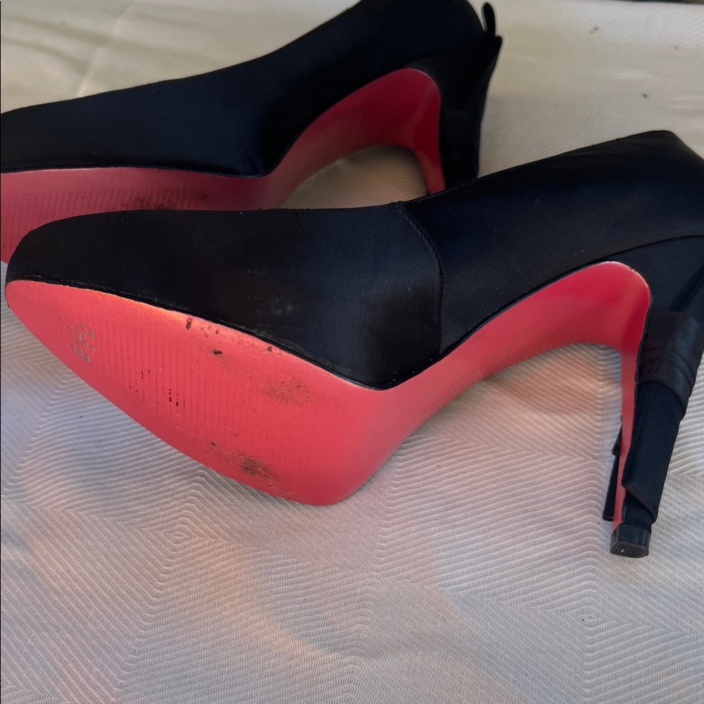 Paris Hilton Black and Red Heels - Picture 6 of 9